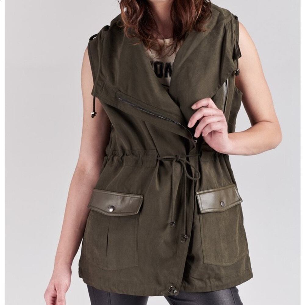 MinkPink Army Green Sleeveless Asymetrical Zip-Up Vest Women's Size M/L